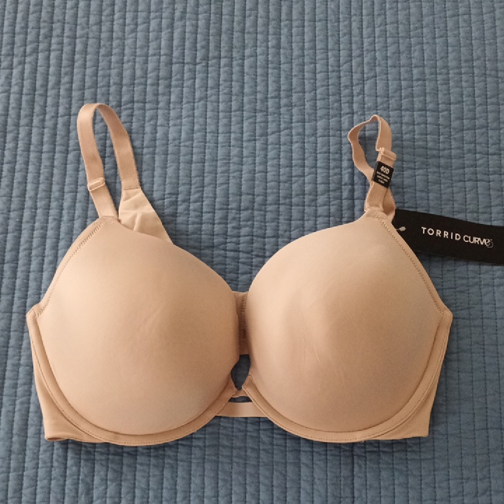 NWT Torrid Lightly Lined Plunge Bra 40D Nude